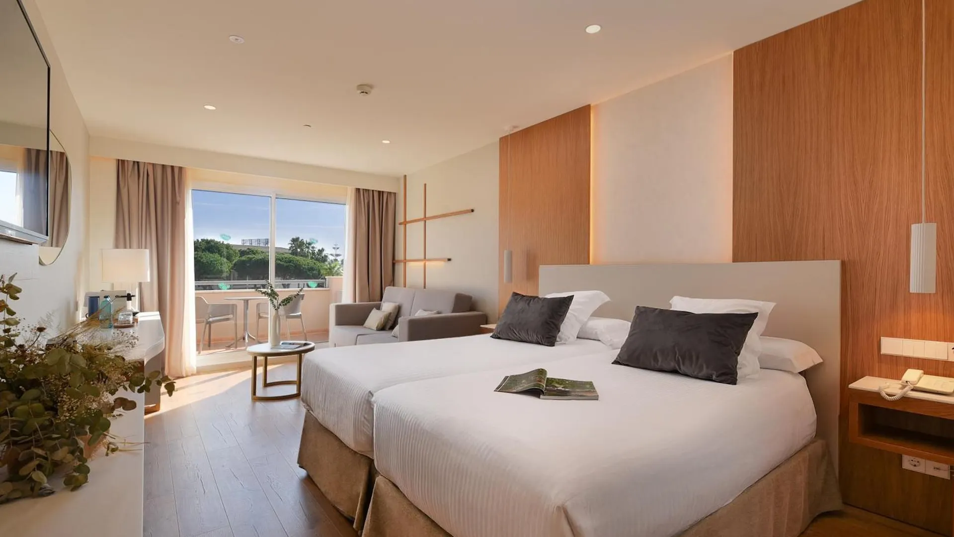Hotel Valentin Sancti Petri Chiclana de la Frontera 4*,